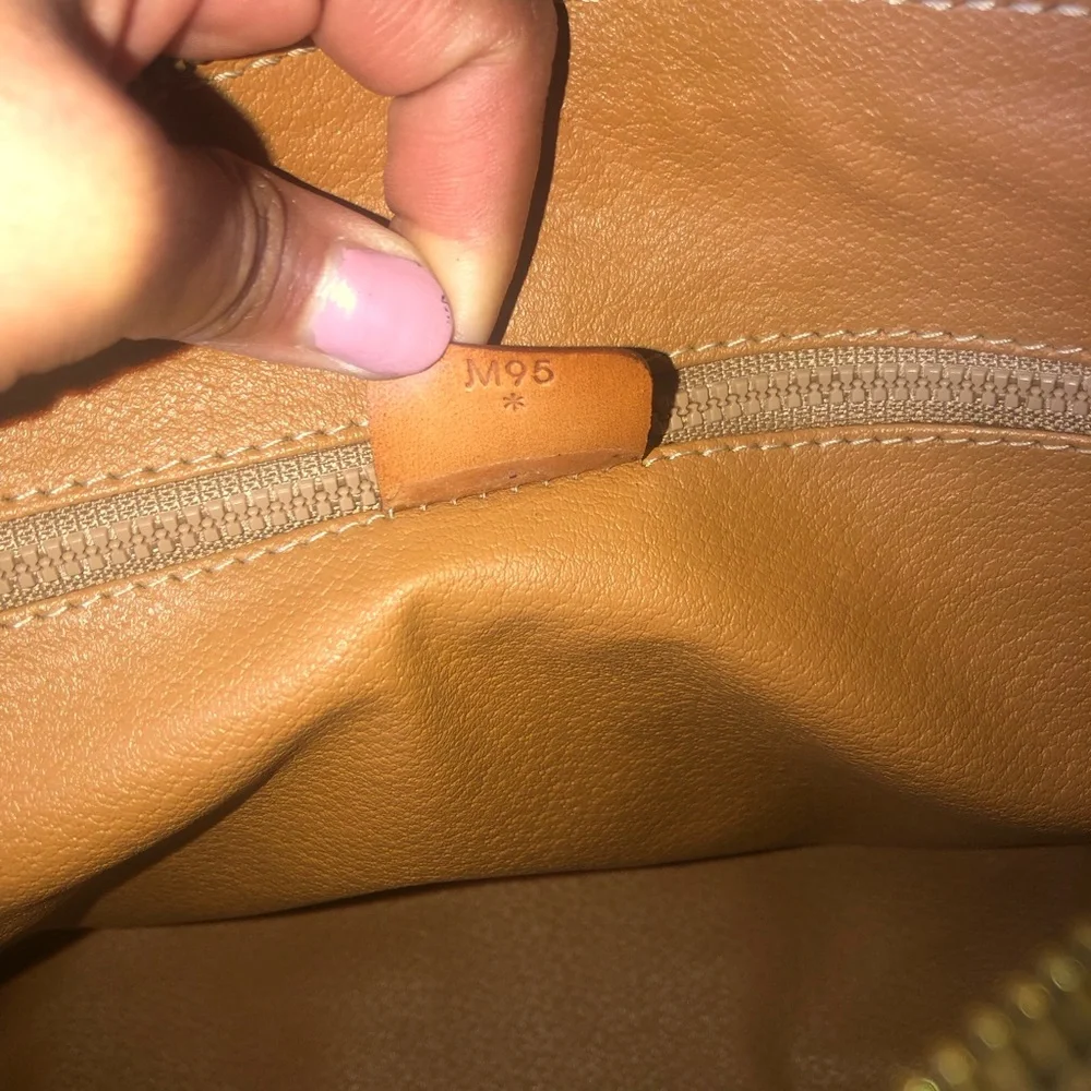 Celine Handbag - Picture 8 of 10